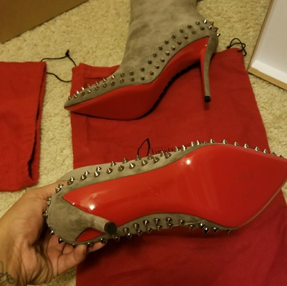 Chritian Louboutin woman's booty - Picture 3 of 5